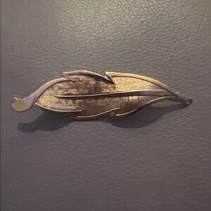 Vintage Gold toned Leaf Brooch